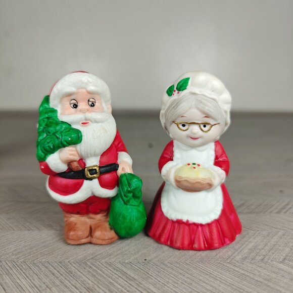 Vintage Russ Berrie Holiday Spice Santa & Mrs. Claus Salt & Pepper Shakers Set - Picture 3 of 7
